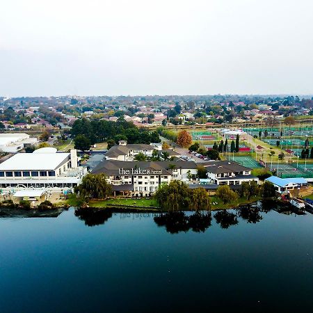 The Lakes Hotel & Conference Centre Benoni Bagian luar foto