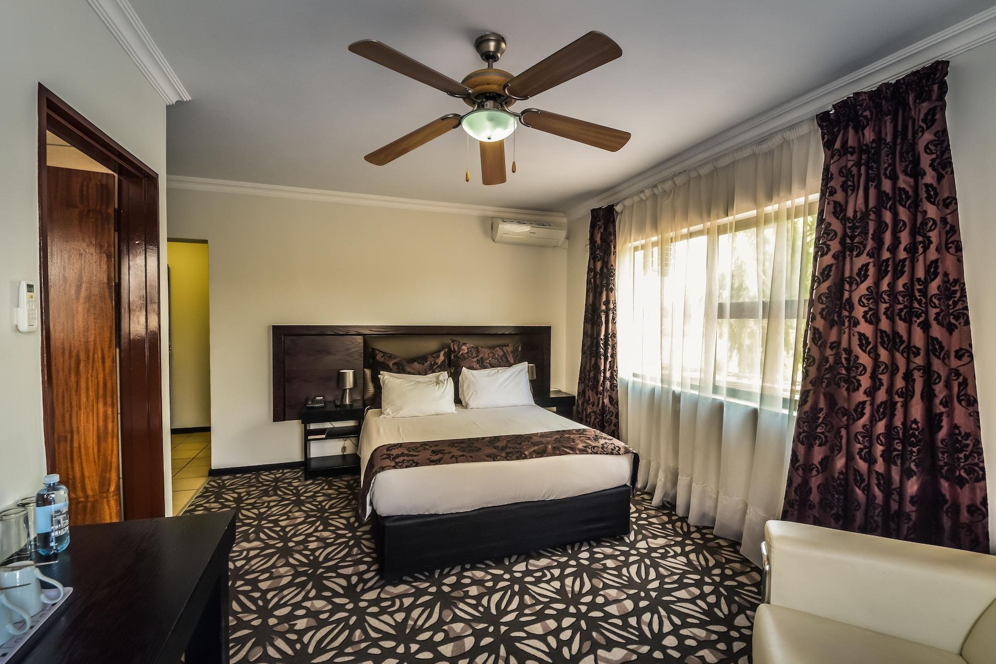 The Lakes Hotel & Conference Centre Benoni Bagian luar foto