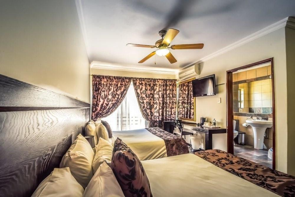 The Lakes Hotel & Conference Centre Benoni Bagian luar foto