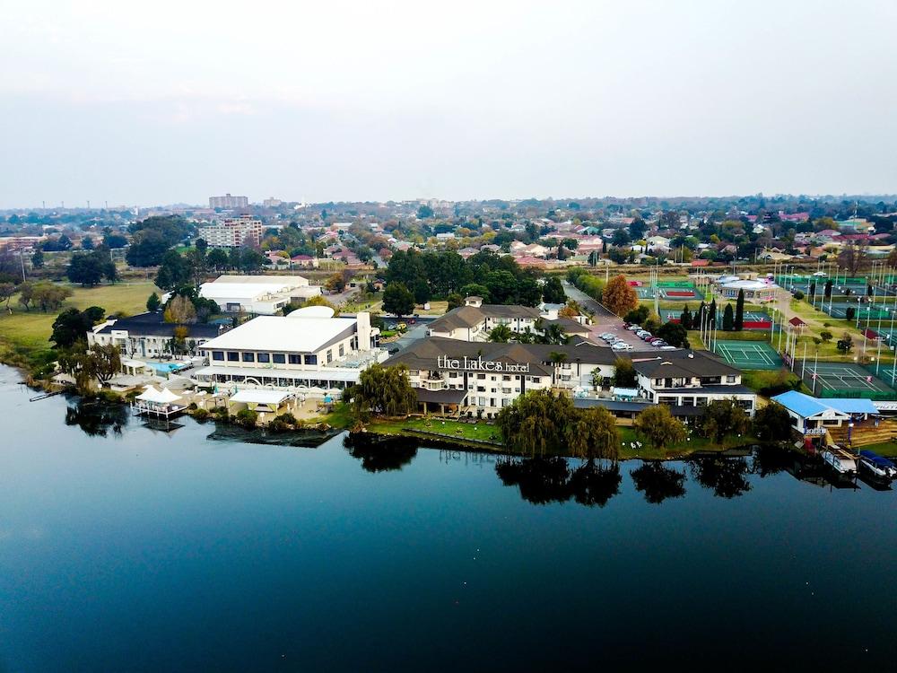 The Lakes Hotel & Conference Centre Benoni Bagian luar foto