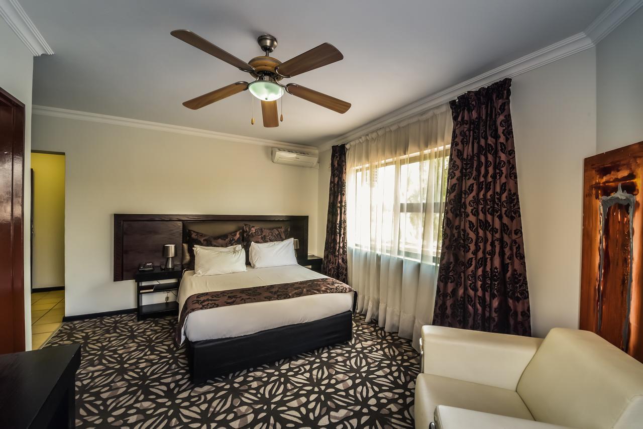 The Lakes Hotel & Conference Centre Benoni Bagian luar foto