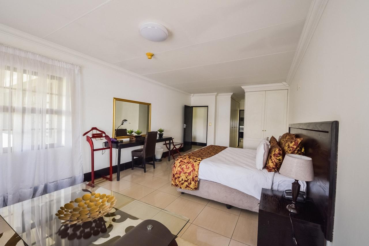 The Lakes Hotel & Conference Centre Benoni Bagian luar foto