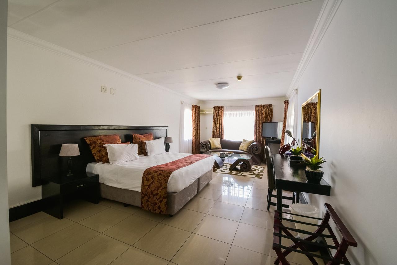 The Lakes Hotel & Conference Centre Benoni Bagian luar foto