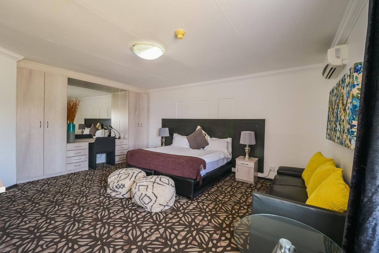 The Lakes Hotel & Conference Centre Benoni Bagian luar foto