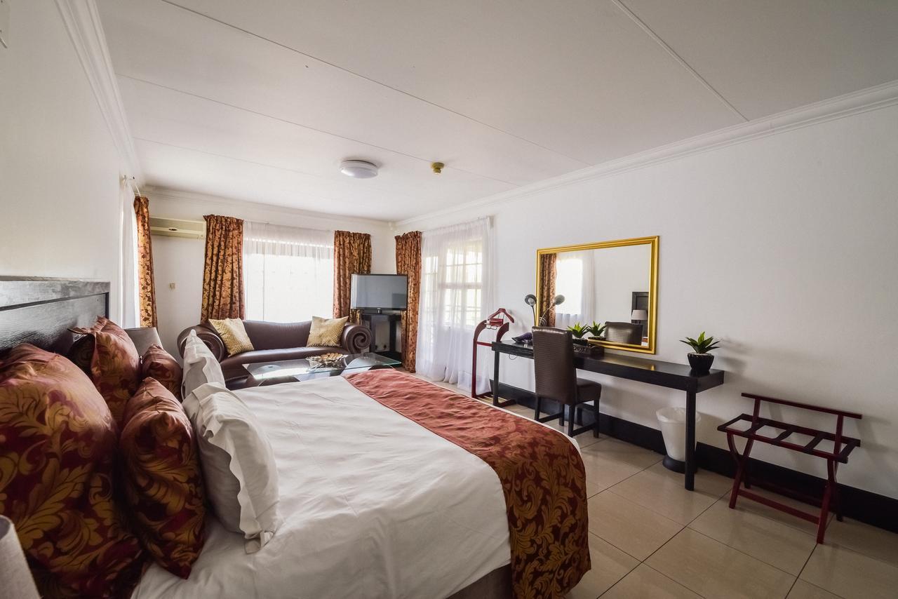 The Lakes Hotel & Conference Centre Benoni Bagian luar foto