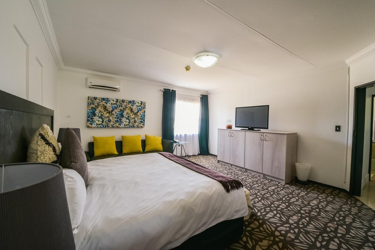 The Lakes Hotel & Conference Centre Benoni Bagian luar foto