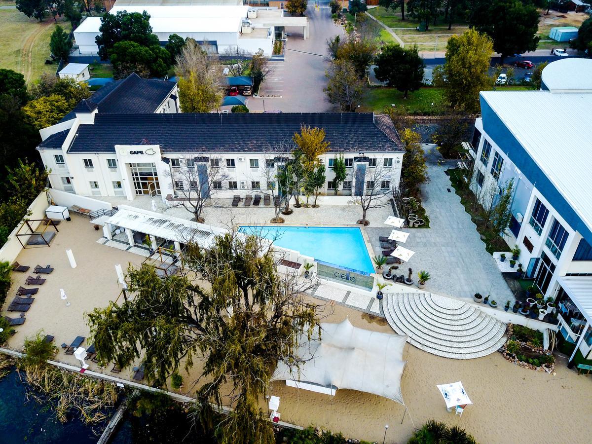 The Lakes Hotel & Conference Centre Benoni Bagian luar foto