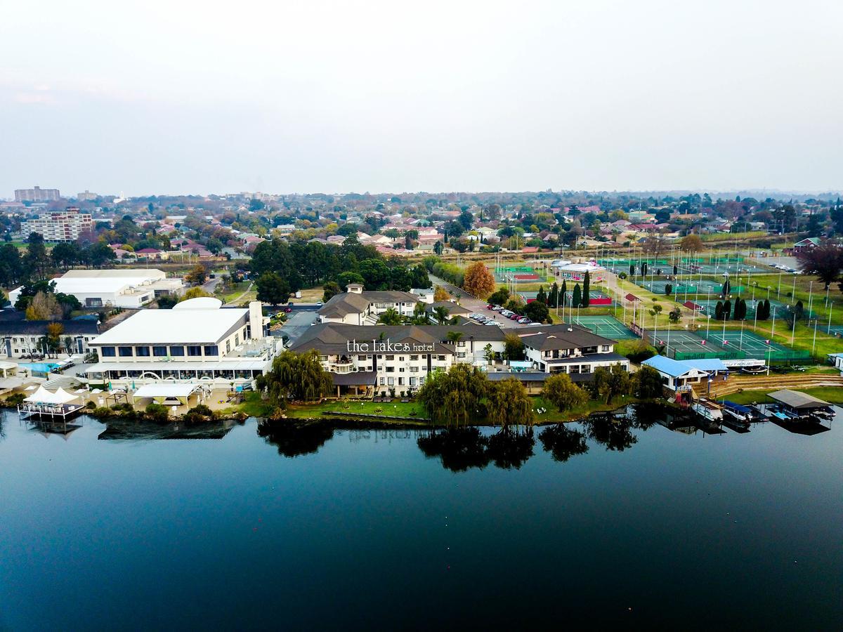 The Lakes Hotel & Conference Centre Benoni Bagian luar foto