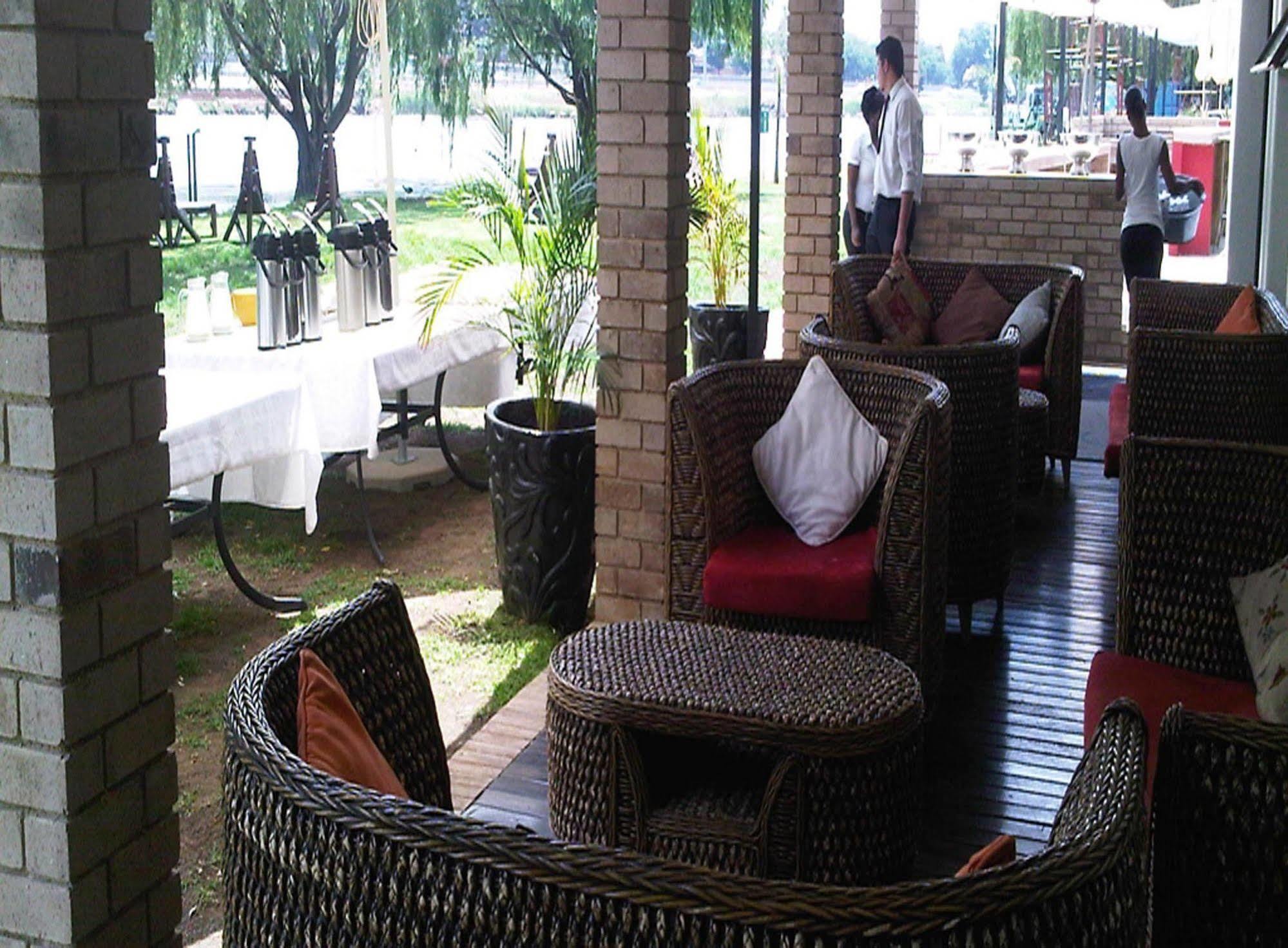 The Lakes Hotel & Conference Centre Benoni Bagian luar foto