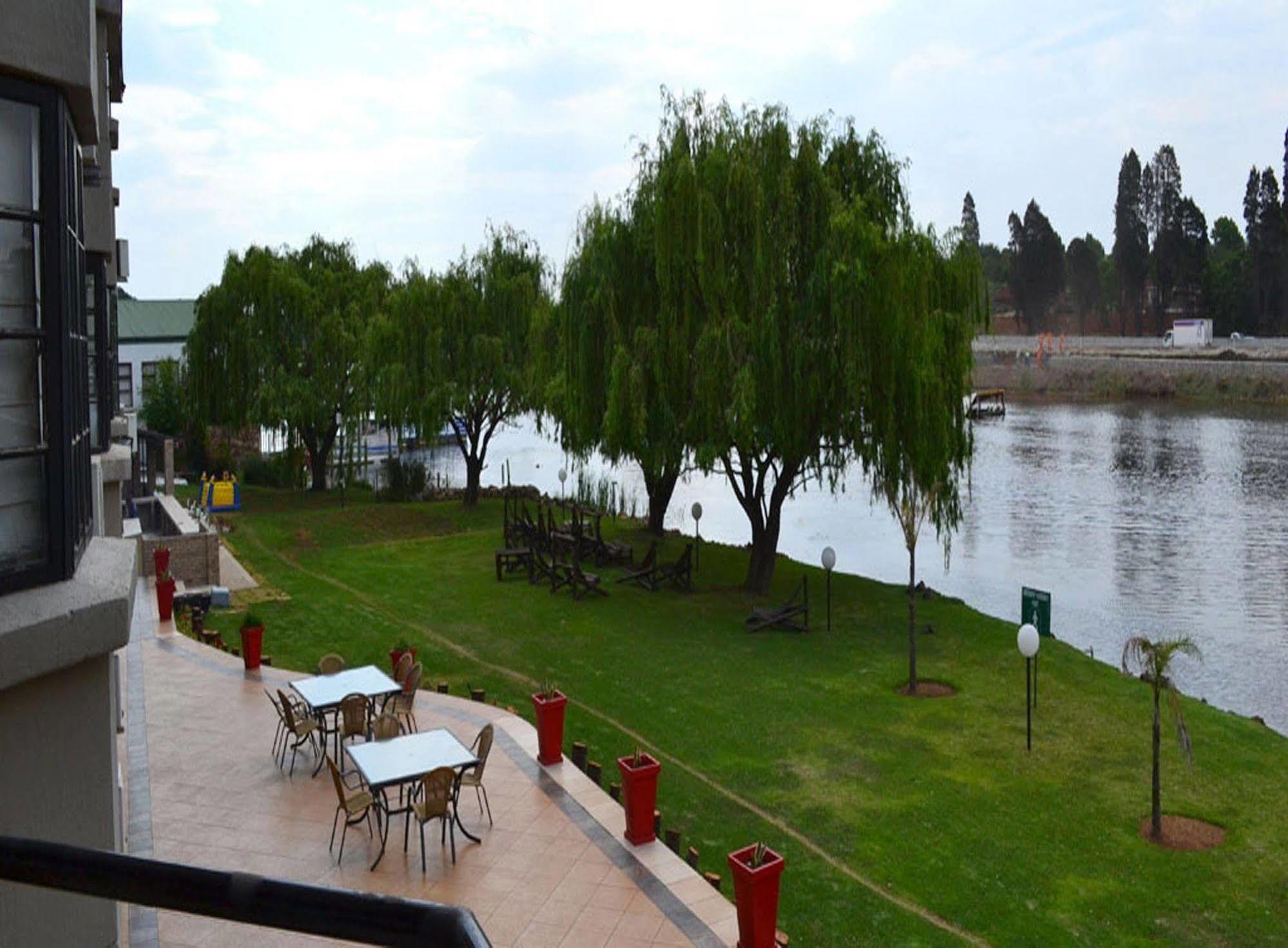The Lakes Hotel & Conference Centre Benoni Bagian luar foto